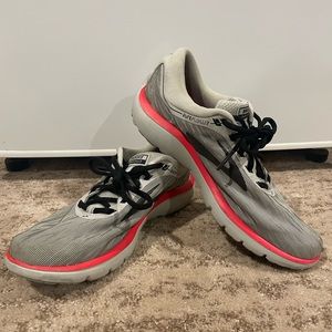 Brooks pure flow 7 - women’s 8.5